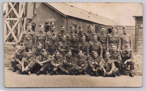 British soldiers group - soldiers,
